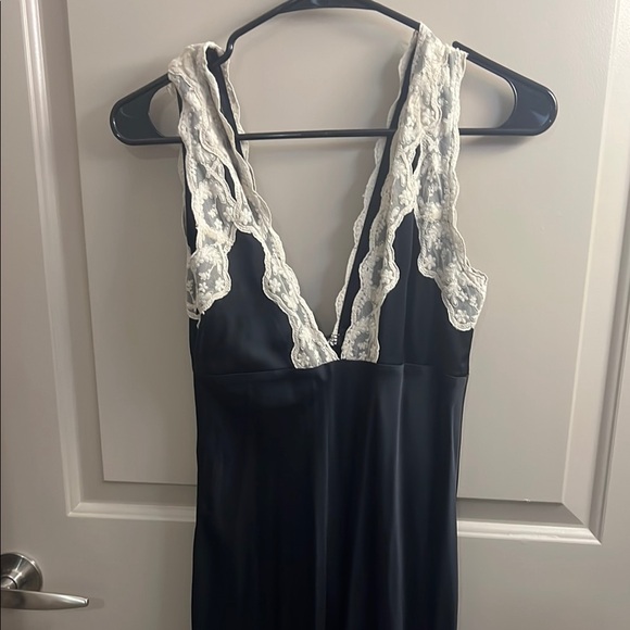 Abercrombie & Fitch Black Midi Slip Dress with Plunge Neckline and Slit - Picture 7 of 7